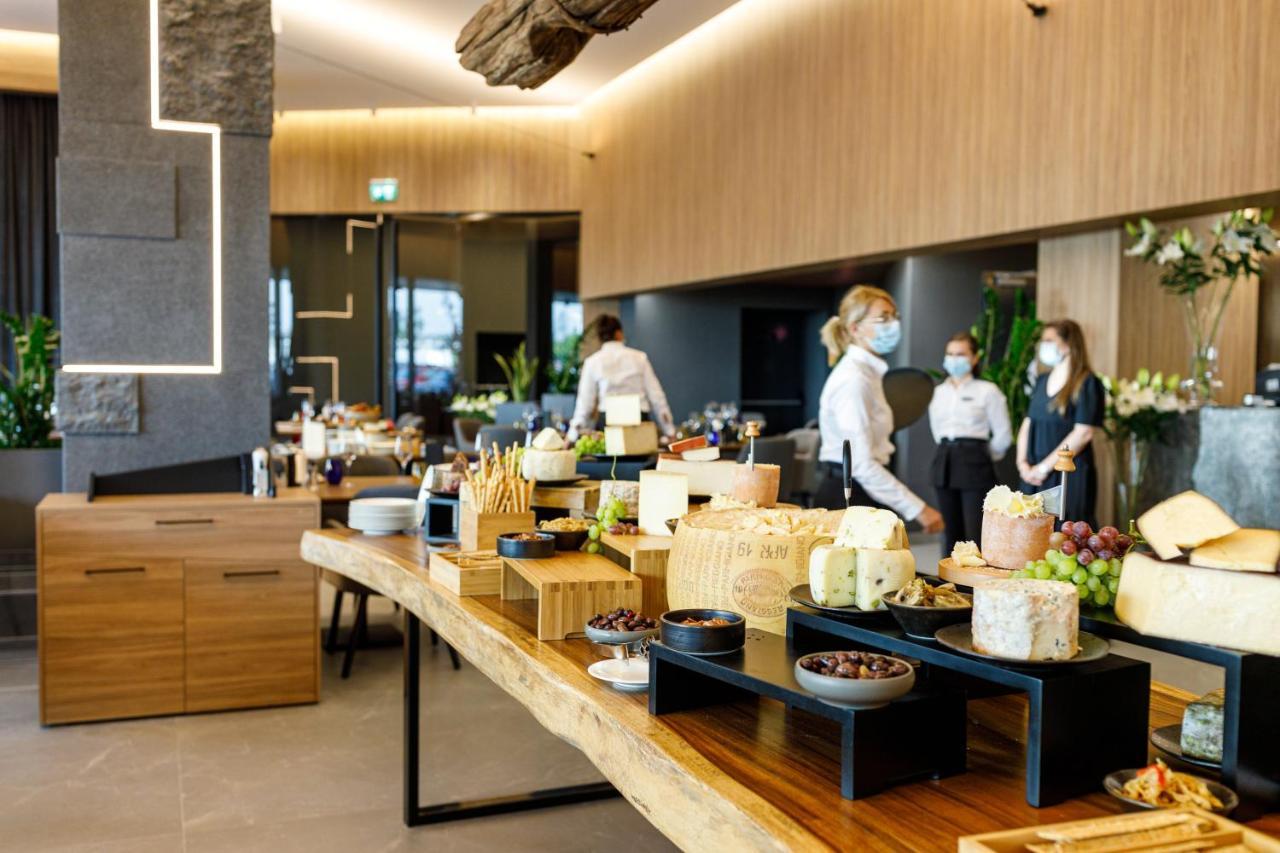 Qosmo Brasov Hotel 外观 照片